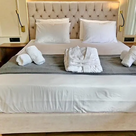 Goldenroyalsuites Apartament Stalós